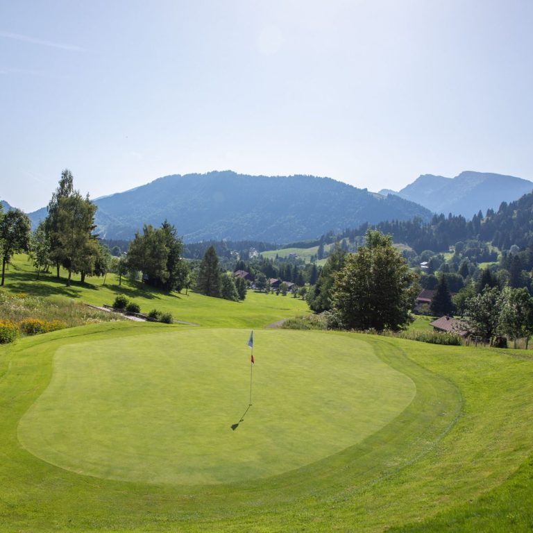 Herren Gelb: 5282 m   CR 69,0   Slope 135   Par 70
Damen Rot: 4666 m   CR 70,5   Slope 128   Par 70